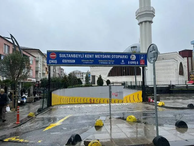 SULTANBEYLİ MERKEZ CAMİSİ OTOPARKINDA ASANSÖR İSYANI
