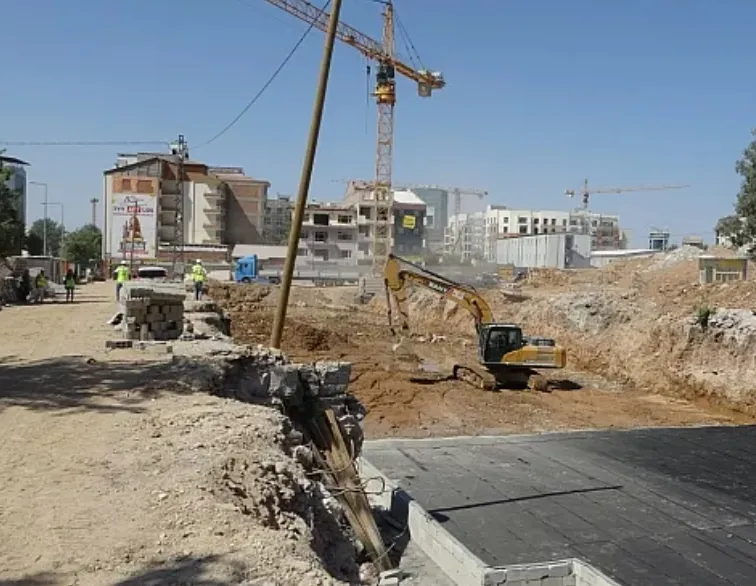 Manşet: Malatya’da Şantiyede Merdivenden Düşen İşçi Yaralandı