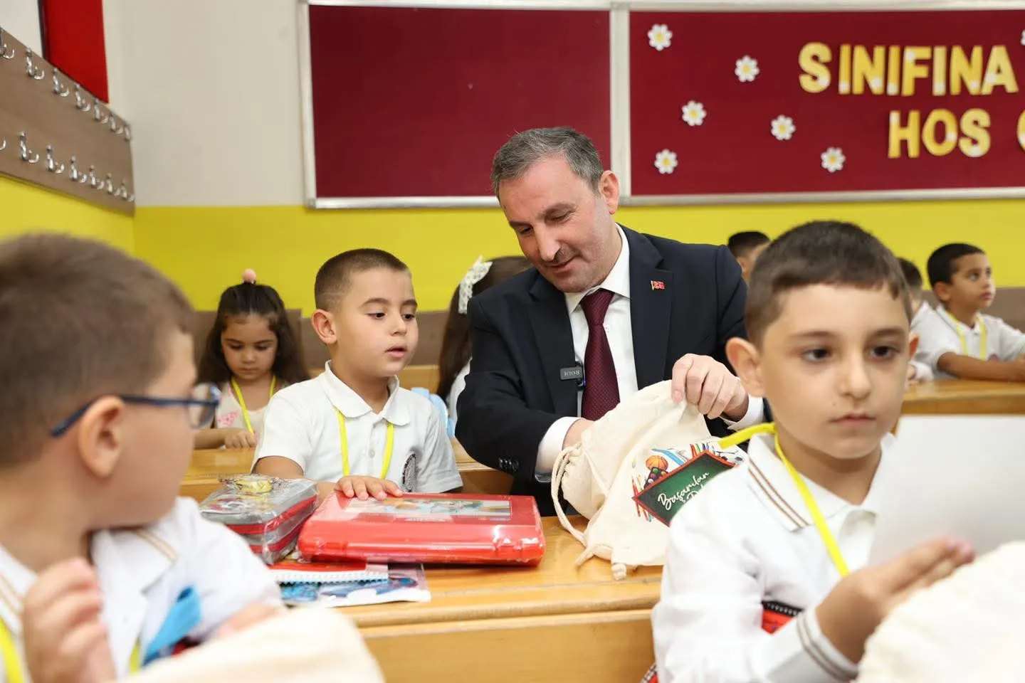 Sultanbeyli Belediyesi’nden Öğrencilere Kırtasiye Desteği