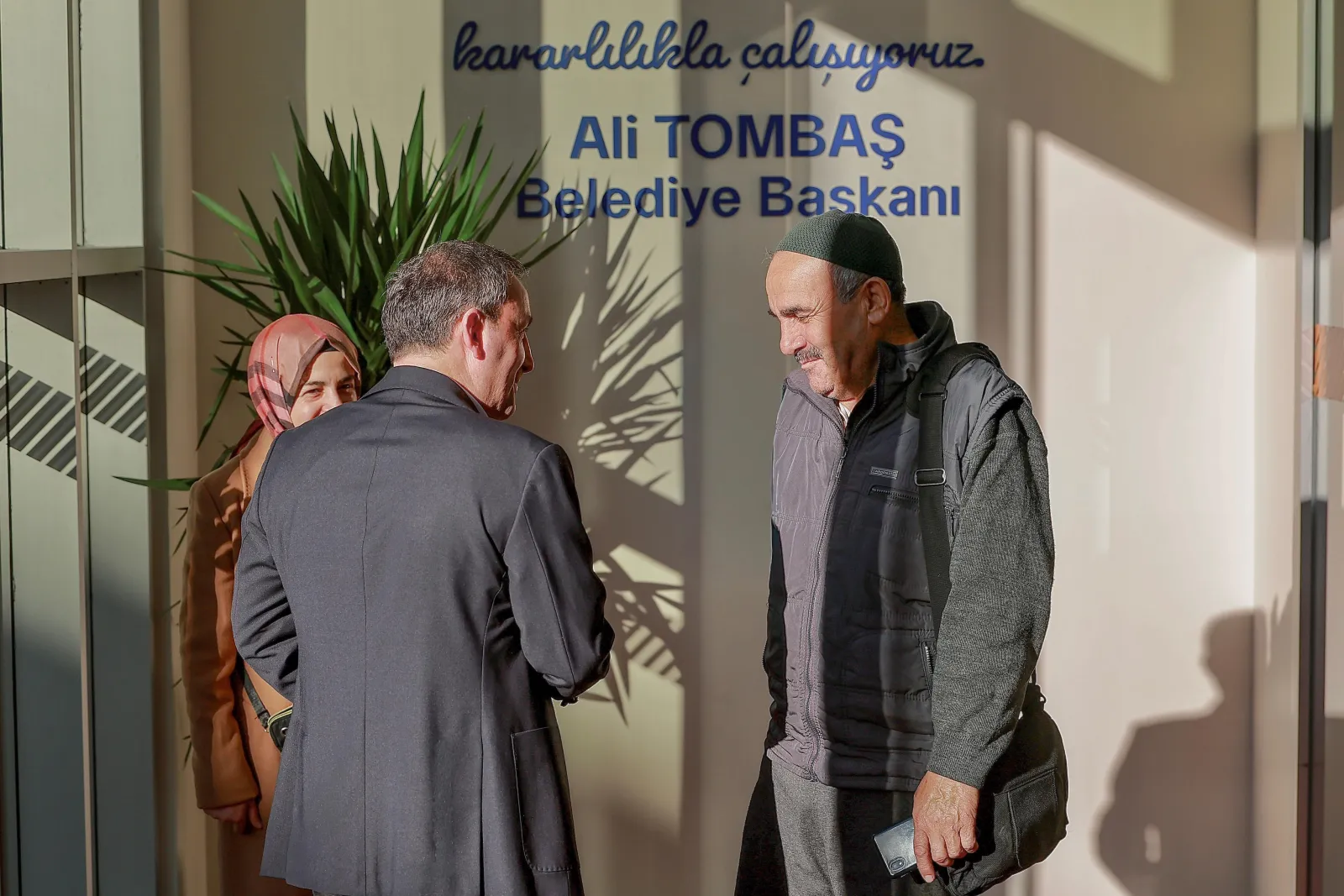 Manşet: Sultanbeyli Belediyesi Vatandaşları Kapıda Karşıladı