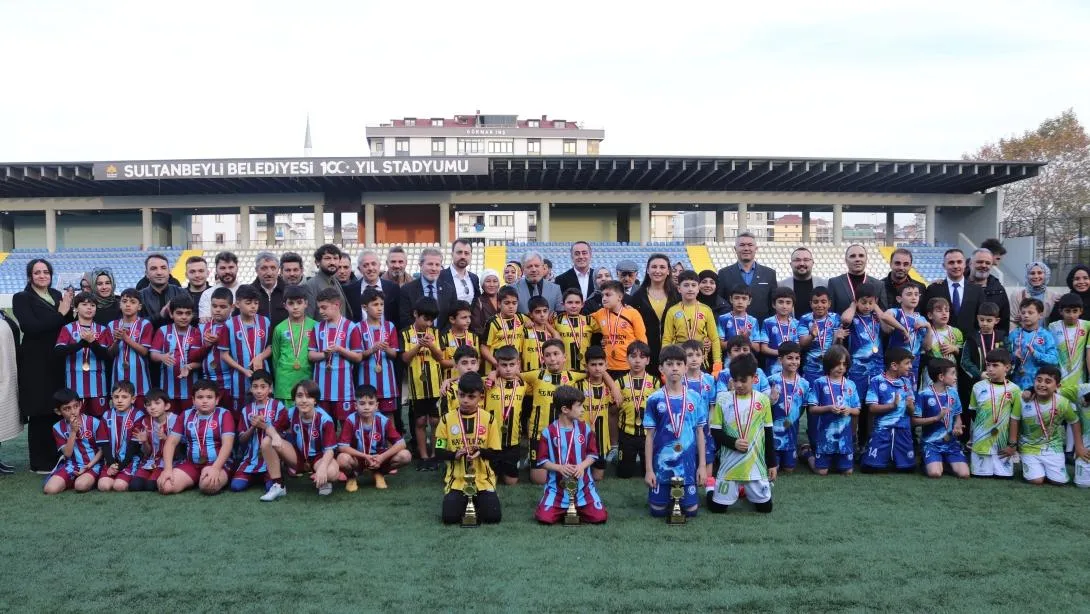 Manşet: Sultanbeyli’de İlkokullar Arası Futbol Turnuvası Coşkuyla Bitti