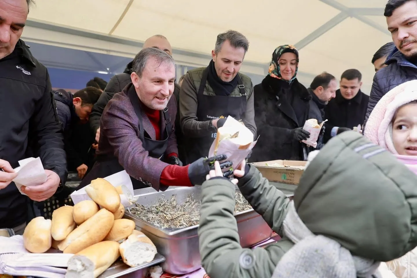 2. Sultanbeyli Hamsi Festivali Soğuğa Rağmen Kent Meydanını Isıttı